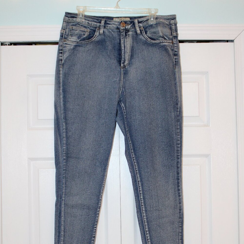 Hybrid & Company- Mid/High-Rise Skinny- Jeans Medium Wash Denim